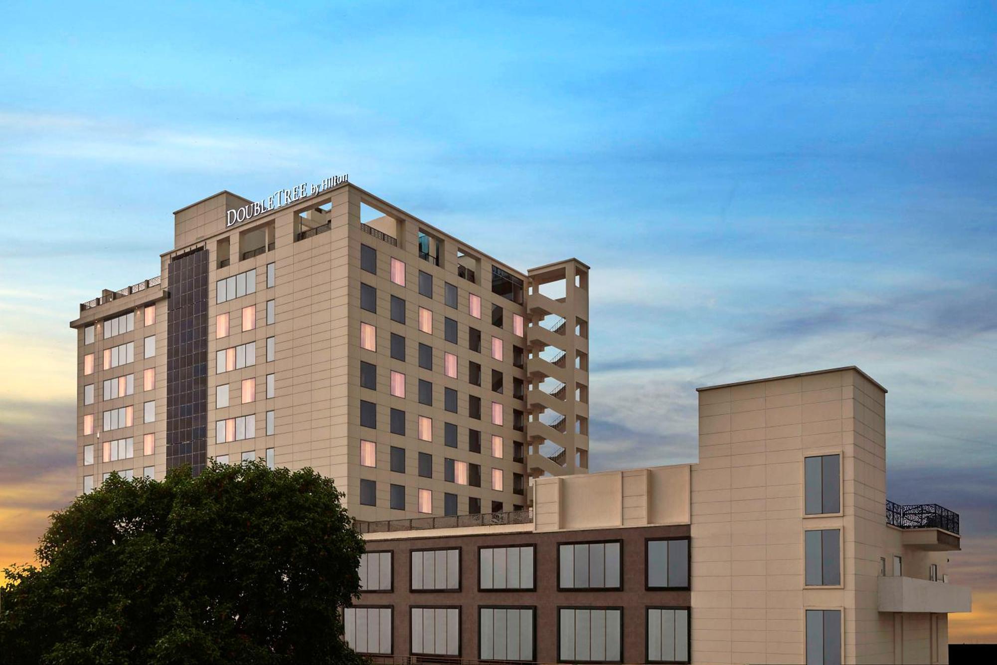 Doubletree By Hilton Váránasí Exteriér fotografie